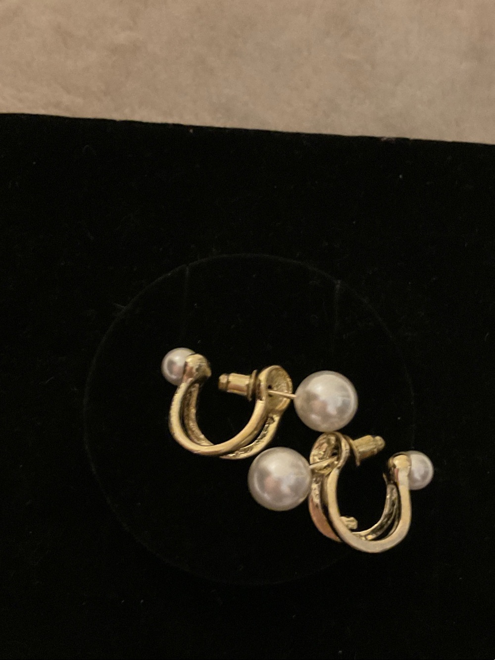 Pearl Hoop Earrings in Gold & White Like New